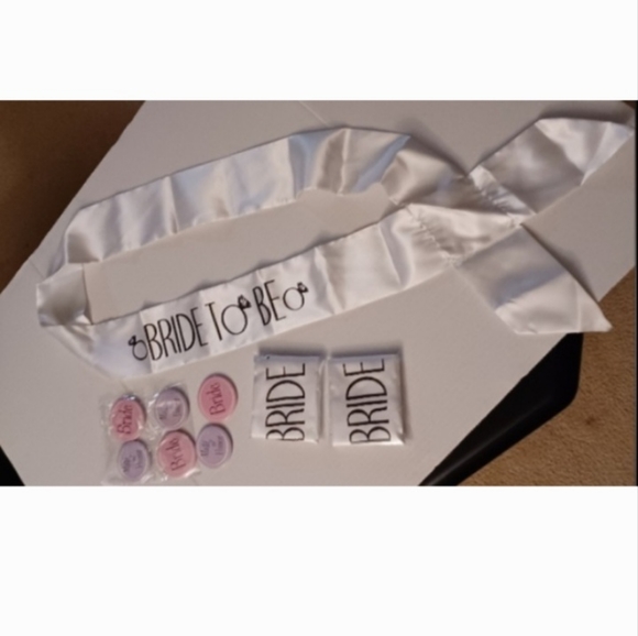 $4 Add-on New Bride to Be Sash & 2 Pins (3 Pieces) - Picture 5 of 6